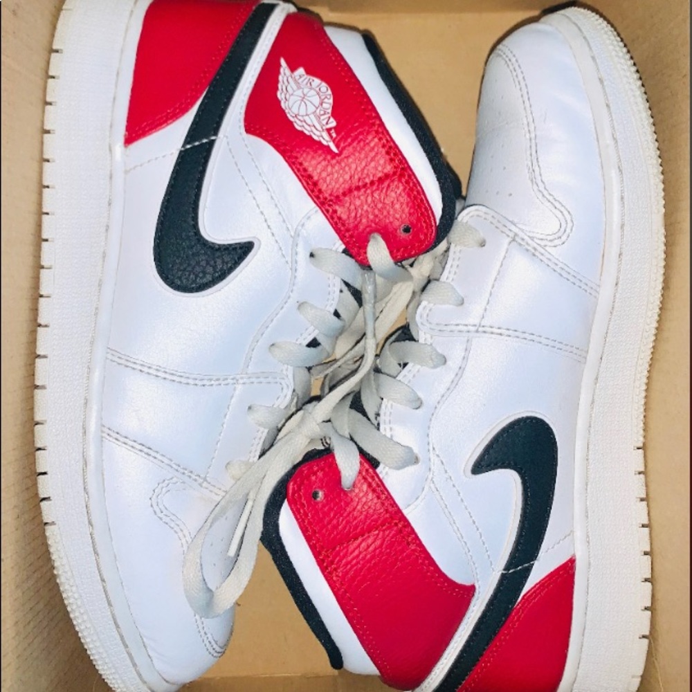 Air Jordan 1 MID (GS) - Picture 2 of 3